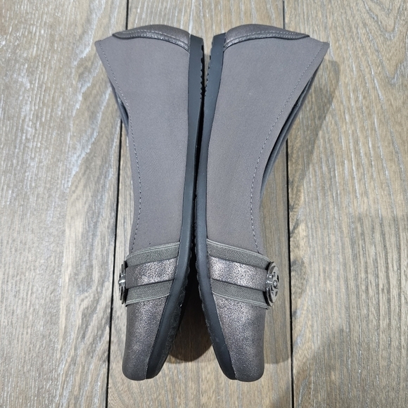 BareTraps Miana Memory Foam Hidden-Wedge Flats, Women's Size 10 - Picture 6 of 10